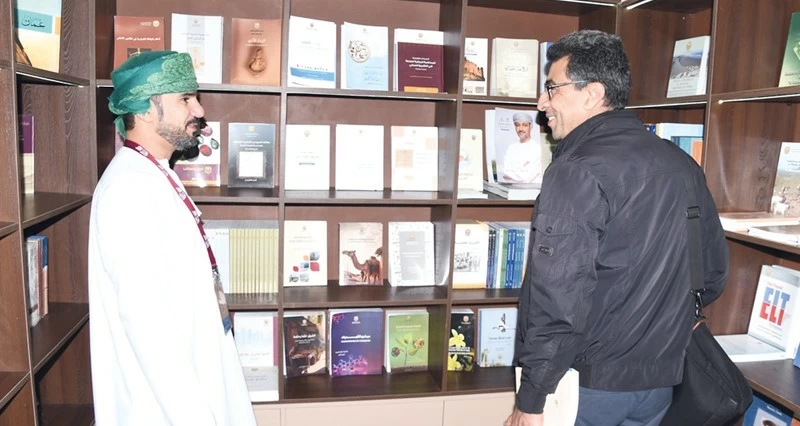 سلطنة عمان تشارك فـي المعرض الدولي للنشر والكتاب بالرباط