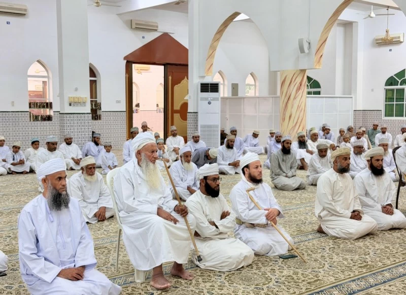 فريق المعمور ببهلاء ينظم أمسية دينية بعنوان 'الرسول المعلم '