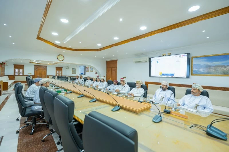 مناقشة مؤشرات العمل البلدي في شمال الباطنة