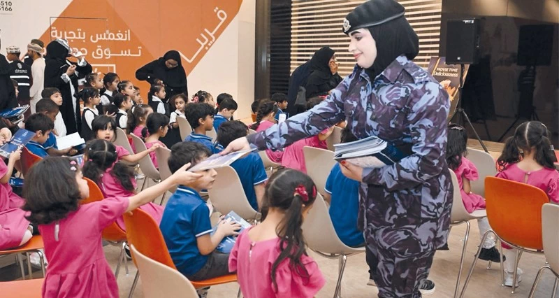 تسليط الضوء على أهمية الالتزام بقواعد السلامة أثناء عبور الطريق