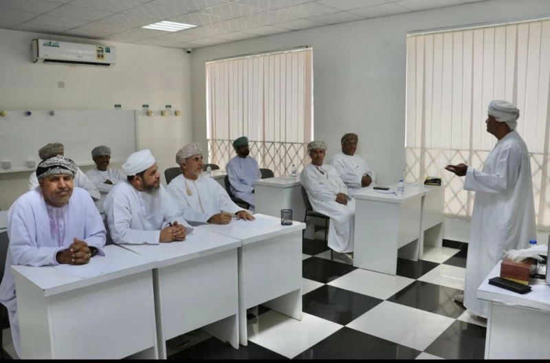 دورة متخصصة في السلامة والقيادة الوقائية في نزوى