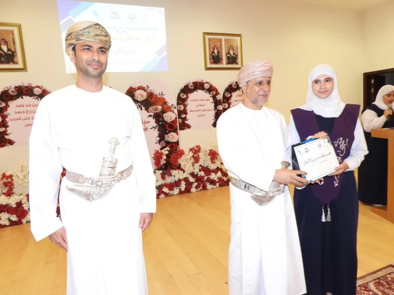 تكريم 150 طالبًا وطالبة في ينقل