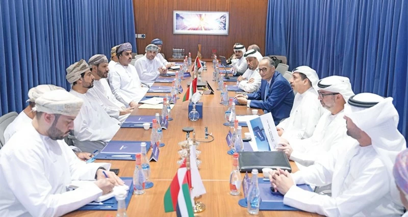 سلطنة عمان والإمارات تبحثان تعزيز التعاون فـي المناطق الاقتصادية والحرة والمدن الصناعية