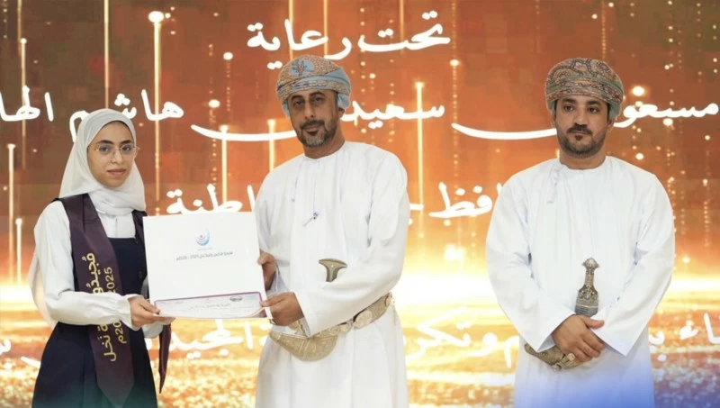 تكريم الطلبة والطالبات المجيدين في عدد من الولايات