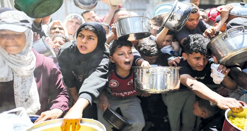 استهداف إسرائيلي للمدنيين فـي غزة .. وأكثر من 40 ألف نازح بالضفة