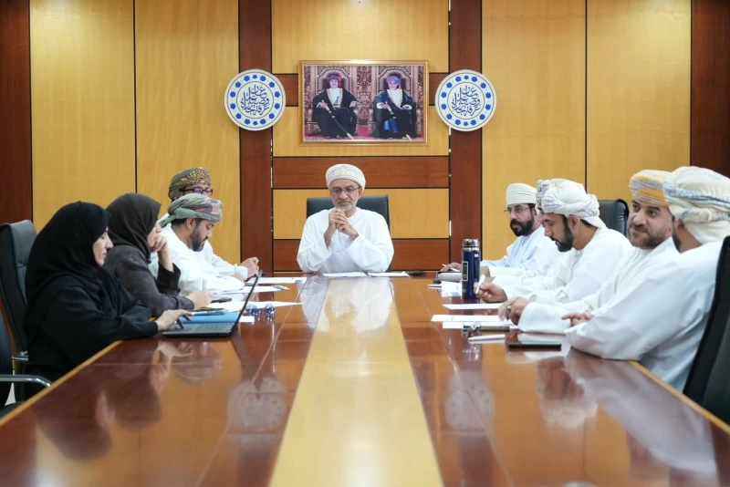 فرع الغرفة بشمال الباطنة يناقش التحضر لندوة التعليم