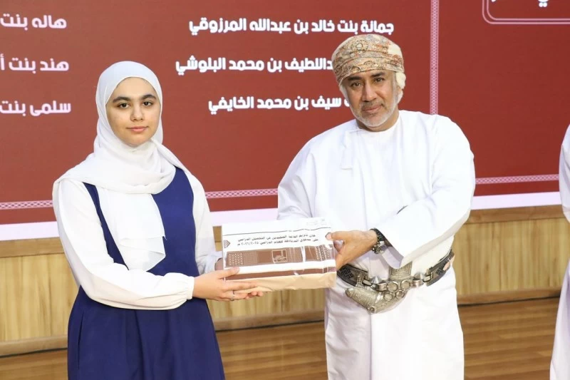 تكريم الطلبة المجيدين بتعليمية جنوب الباطنة