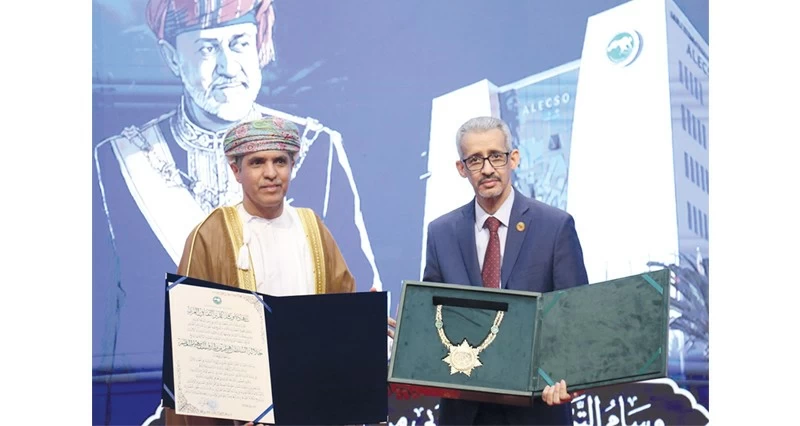 بتكليف سام .. سفير سلطنة عمان لدى تونس يتسلم وسام &laquo;التميز الثقافـي العربي&raquo;