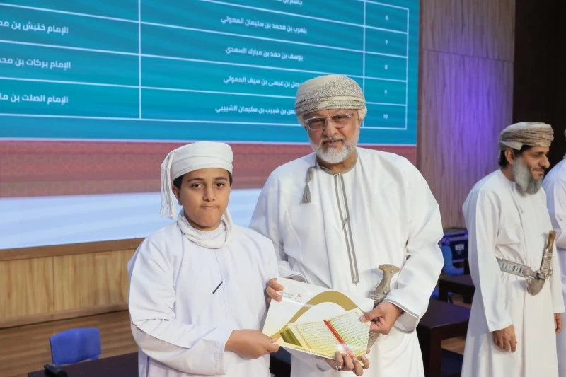تكريم الهئيات الإدارية والتدريسية والمجيدين لعدد من الولايات