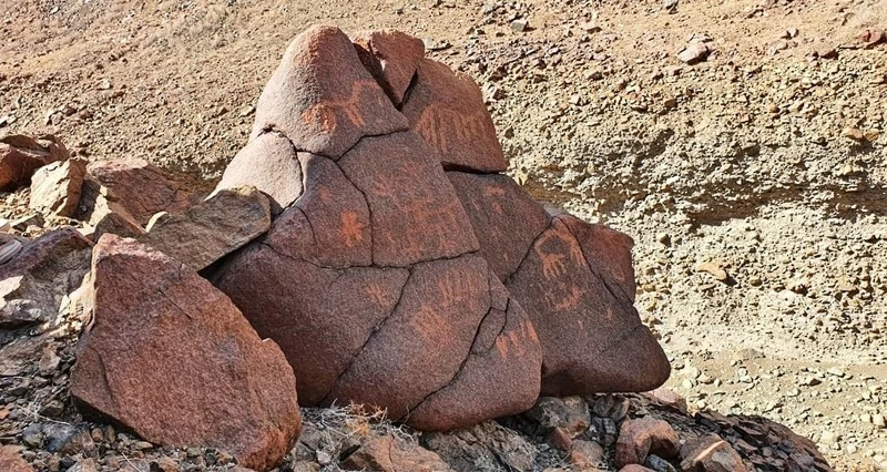 اكتشاف أثري جديد فـي الخابورة يضم رسومات صخرية نادرة