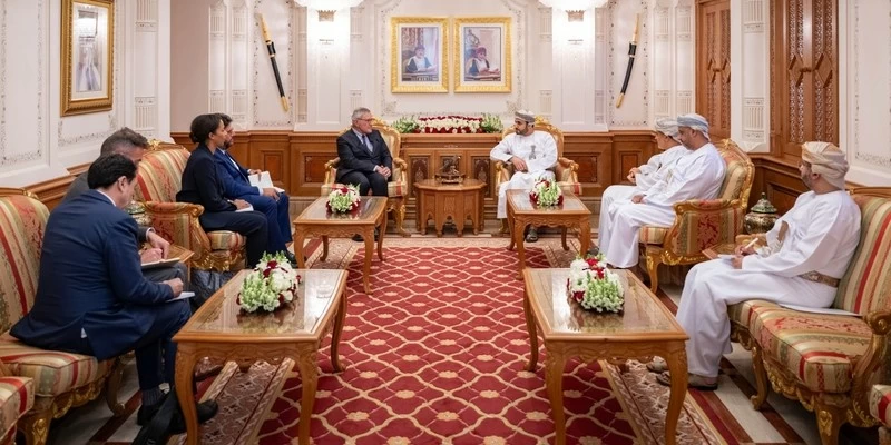 ذي يزن بن هيثم يبحث مع مبعوث الرئيس الفرنسي سبل تعزيز التعاون الاقتصادي