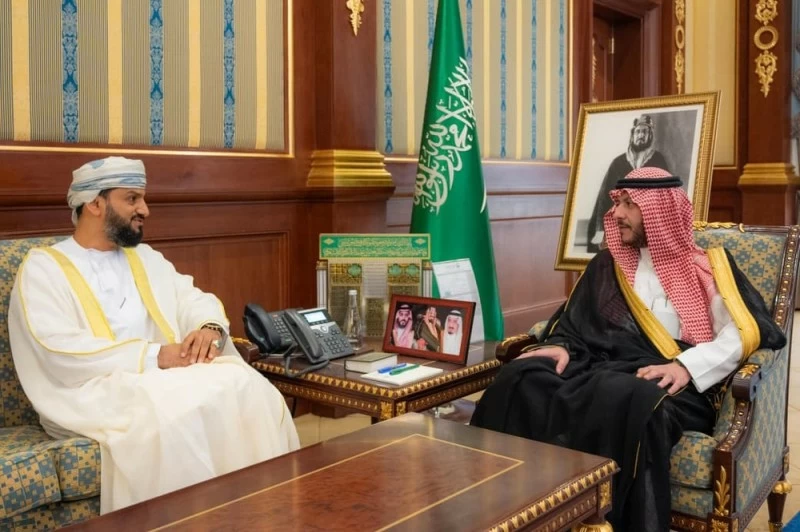 نائب أمير المدينة المنورة يستقبل رئيس بعثة الحج العُمانية