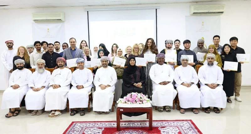 معهد السلطان قابوس لتعليم اللغة العربية للناطقين يختتم الدورة الحادية والستين