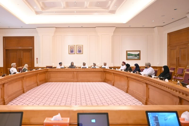 تعليمية الشورى تناقش استحداث مسارات البكالوريوس والماجستير والدكتوراه المهنية مع الهيئة العمانية لضمان جودة التعليم