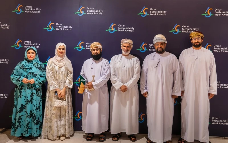'العُمانية لنقل الكهرباء' تحصد جائزة البلاتينيوم في أسبوع عُمان للاستدامة 2026