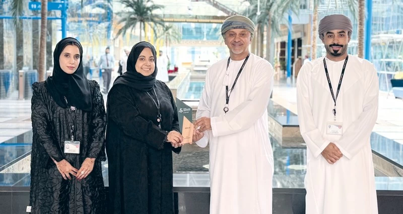 بنك مسقط يتوج بالجائزة الذهبية لفئة الحوكمة البيئية والاجتماعية