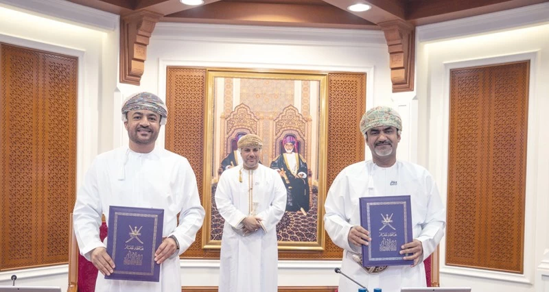 صحار الدولي يوقع مذكرة تعاون مع محافظة ظفار لدعم المشاريع الاستراتيجية