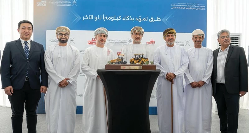 جلفار تدشن بالتعاون مع وزارة النقل والاتصالات وتقنية المعلومات تقنية الرصف بالذكاء الاصطناعي ضمن مشروع ازدواجية طريق السلطان سعيد بن تيمور-الجزء الرابع