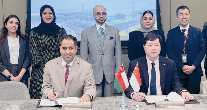 مطارات عمان توقع اتفاقية شراكة لتعزيز التطوير التجاري لمطار مسقط الدولي