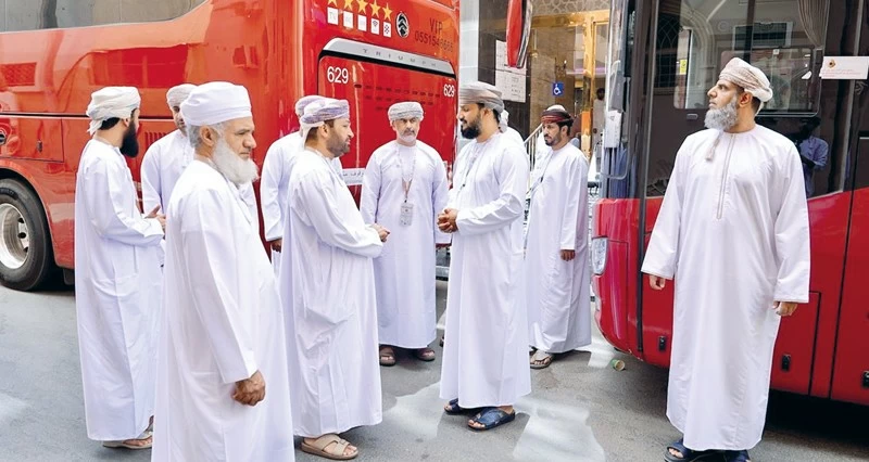 مناقشة الخطط التشغيلية وآليات التكامل بين بعثتي الحج