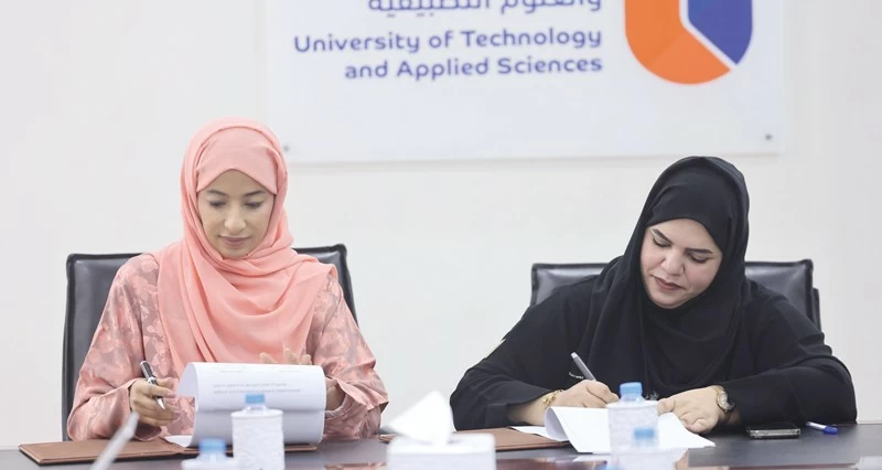 توقيع مذكرة تعاون بين كلية التربية بالرستاق ومعهد اليقين الدولي