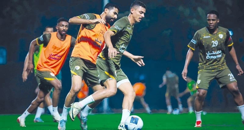 الأحمر العماني يواصل تدريباته فـي جاكرتا.. والسكتيوي يبحث عن أفضل النتائج