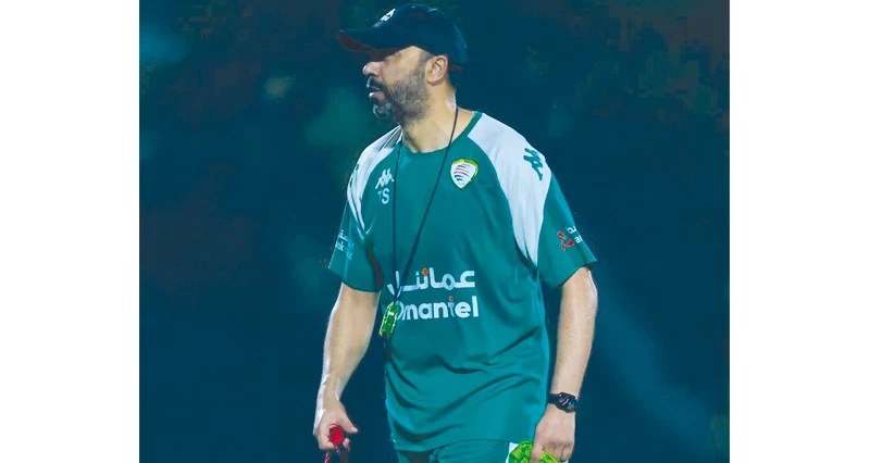 الأحمر العماني يواصل تدريباته فـي جاكرتا.. والسكتيوي يبحث عن أفضل النتائج