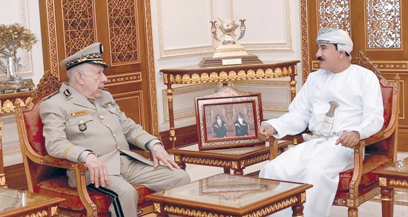 وزير المكتب السلطاني يستقبل رئيس أركان الجيش الوطني الشعبي الجزائري