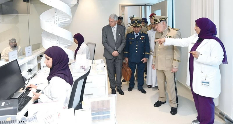 وزير المكتب السلطاني يستقبل رئيس أركان الجيش الوطني الشعبي الجزائري