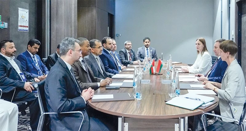 سلطنة عمان وبيلاروس تناقشان فرص الاستثمار والتقنيات الحديثة فـي الإنتاج الزراعي والغذائي