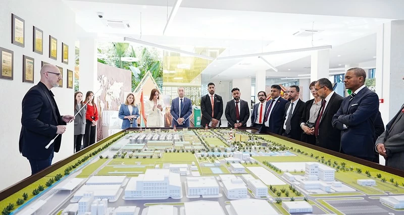 سلطنة عمان وبيلاروس تناقشان فرص الاستثمار والتقنيات الحديثة فـي الإنتاج الزراعي والغذائي