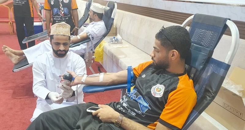 بمشاركة واسعة .. حملة للتبرع بالدم فـي المصنعة