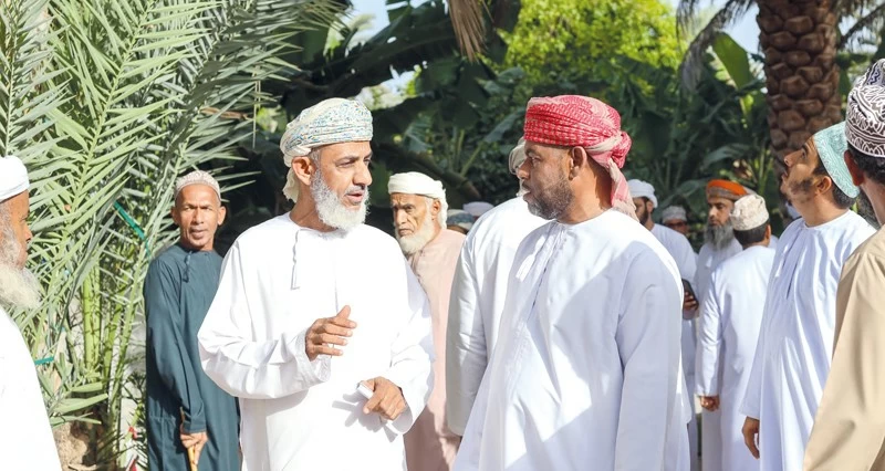 طناء النخيل .. عادة اجتماعية متوارثة توثق ارتباط الإنسان بالأرض