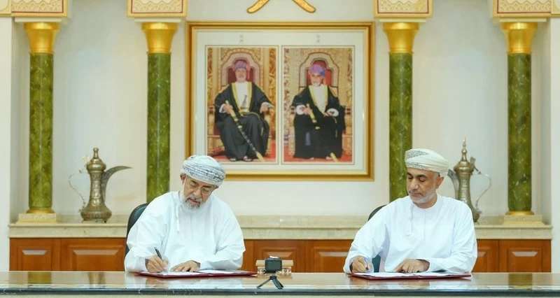بلدية مسقط توقع اتفاقيات لتنفيذ مشروعات خدمية فـي المعبيلة والقرم والعامرات