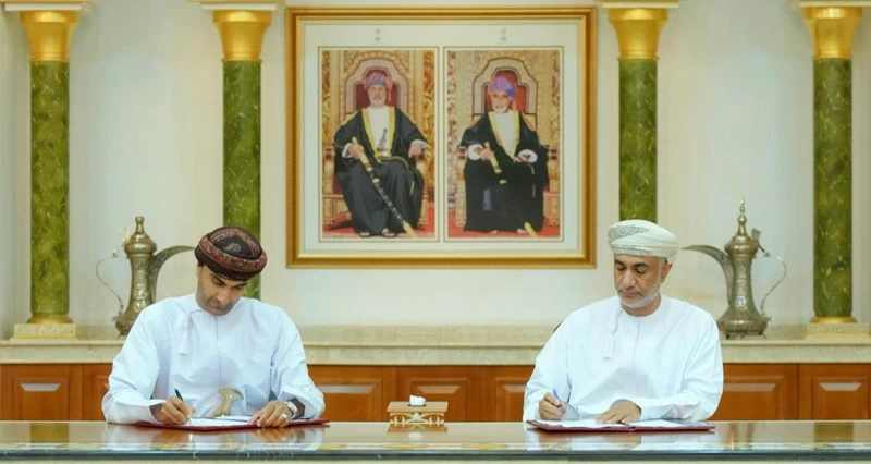 بلدية مسقط توقع اتفاقيات لتنفيذ مشروعات خدمية فـي المعبيلة والقرم والعامرات