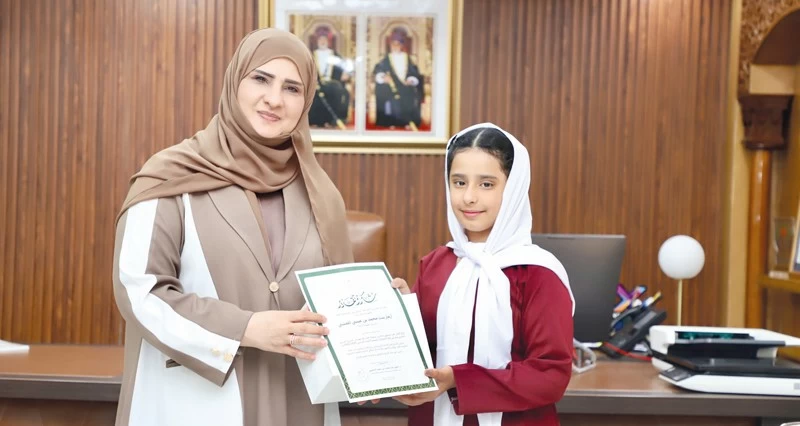 تعليمية ظفار تكرم الطلبة والقيادات المدرسية الحاصلين على الإنجازات
