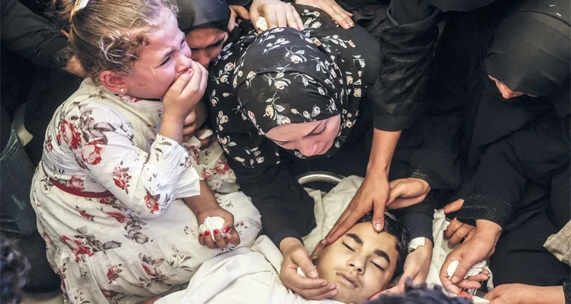 شهداء بينهم طفل فـي غزة .. والاحتلال يعيث خرابا فـي الضفة