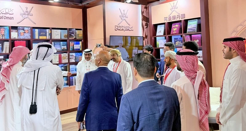 إشادات واسعة بمحتوى جناح سلطنة عمان فـي معرض بكين الدولي للكتاب
