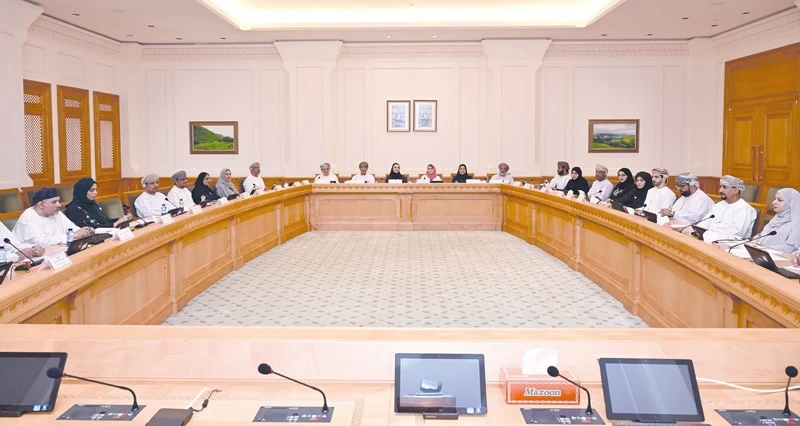 &laquo;الدولة&raquo; يستعرض دراسة &laquo;تنفيذ الأحكام القضائية&raquo; و&laquo;البحث العلمي&raquo; و&laquo;سياسات وتشريعات دور الأسرة العمانية&raquo;
