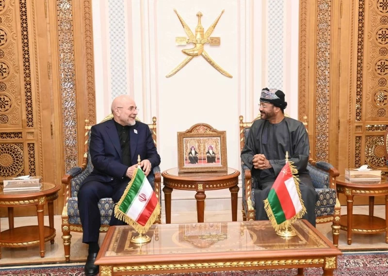 سلطنةُ عُمان والجمهوريّةُ الإسلاميّةُ الإيرانيّةُ تؤكّدان على أهميّة توظيف اللّحظة الدّبلوماسيّة الرّاهنة لدعم السّلام