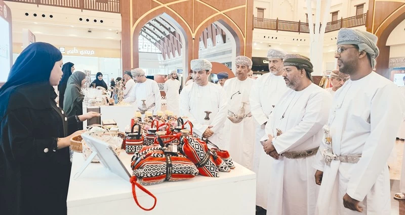 معرض حول التقنية والفن الحرفـي بنزوى