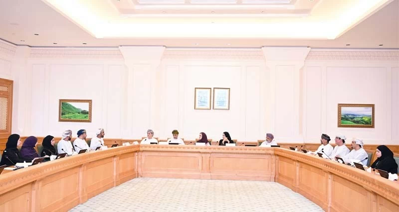 &laquo;الدولة&raquo; يناقش &laquo;دور الأسرة العمانية وكفاءة مؤسسات التعليم العالي غير الحكومي&raquo;
