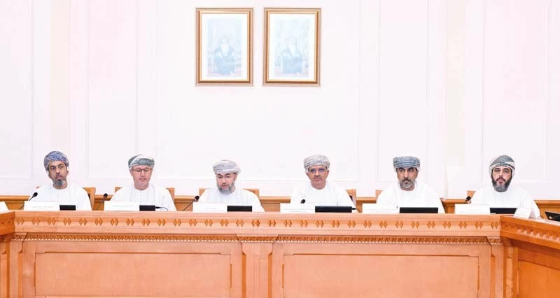 &laquo;الدولة&raquo; يناقش &laquo;دور الأسرة العمانية وكفاءة مؤسسات التعليم العالي غير الحكومي&raquo;