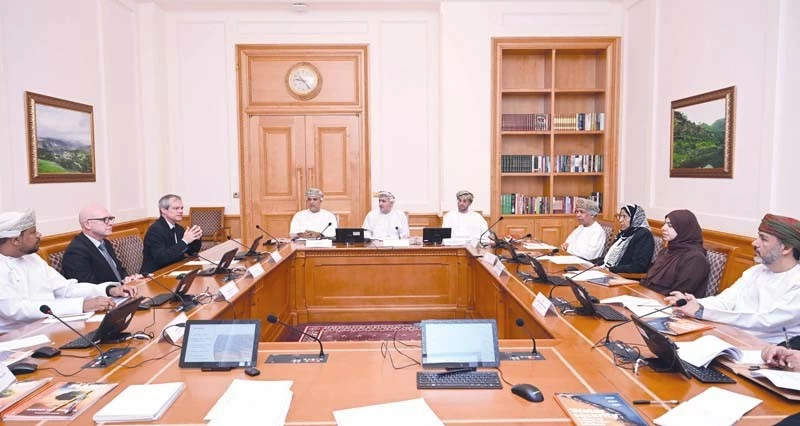 &laquo;الدولة&raquo; يناقش &laquo;دور الأسرة العمانية وكفاءة مؤسسات التعليم العالي غير الحكومي&raquo;