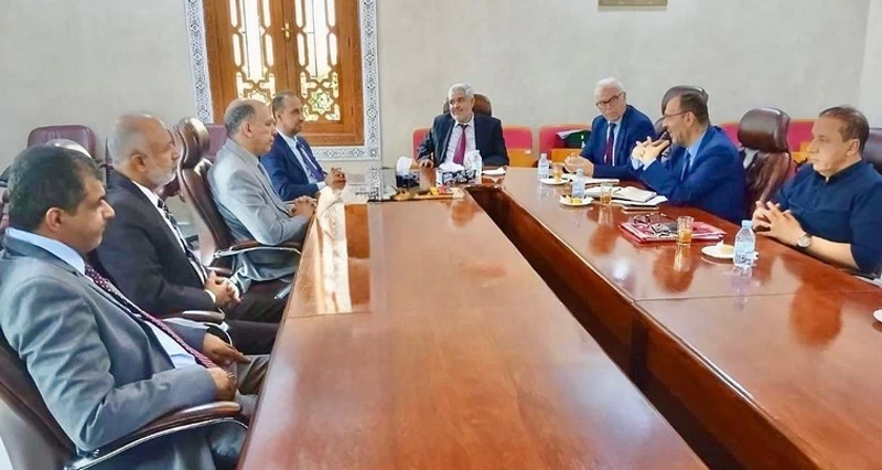 سلطنة عمان تطلع على التجربة المغربية فـي التأهيل القانوني والبحث العلمي