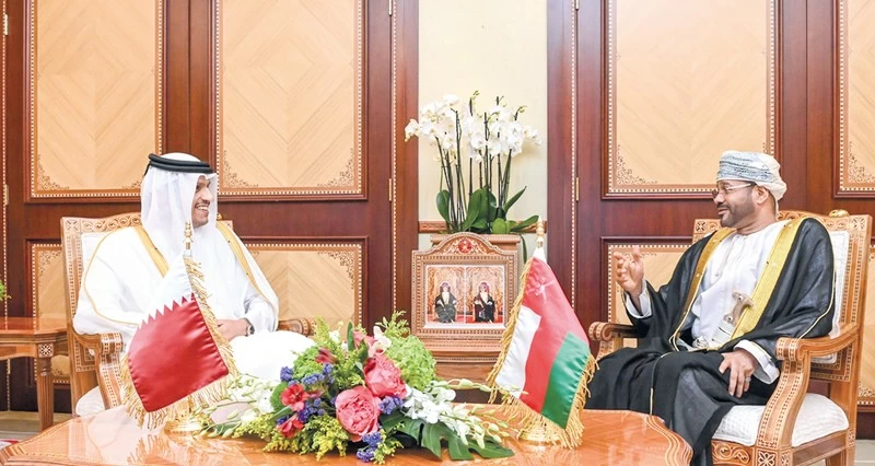 سلطنة عمان ودولة قطر تؤكدان على تطوير التعاون الثنائي ودعم الاستقرار الإقليمي