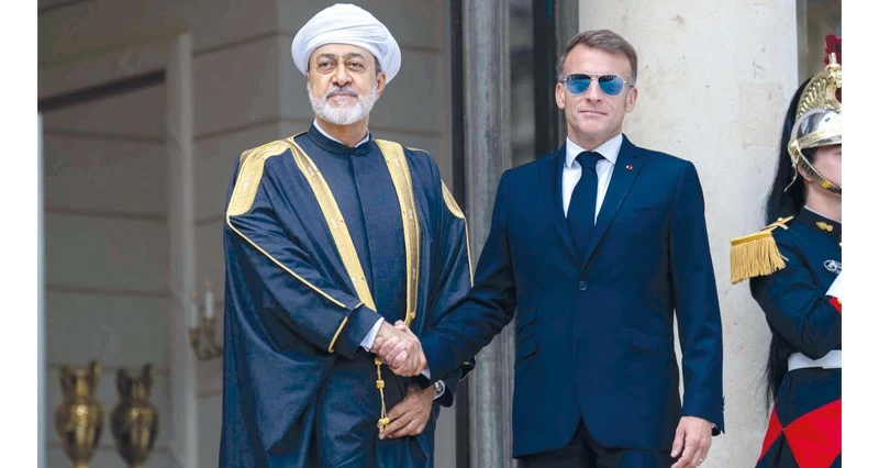 جلالة السلطان والرئيس الفرنسي يبحثان جملة من القضايا والملفات السياسية والاقتصادية ويؤكدان على مواصلة تعزيز التعاون وتطوير آفاق الشراكة الاستراتيجية