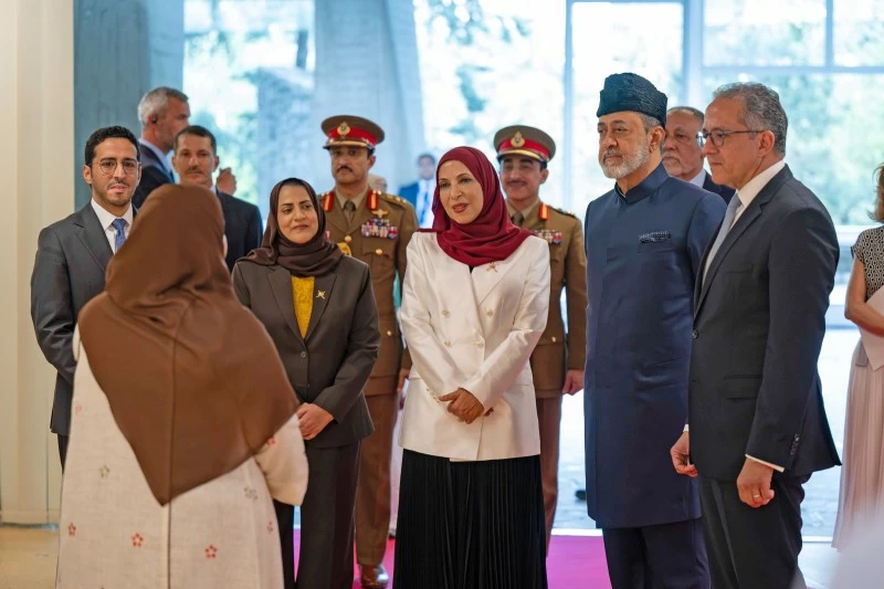 جلالةُ السُّلطان يزورُ مُنظّمة الأُمم المُتّحدة للتّربية والعلم والثّقافة ويطلع على معرض 'عُمان واليُونسكو'