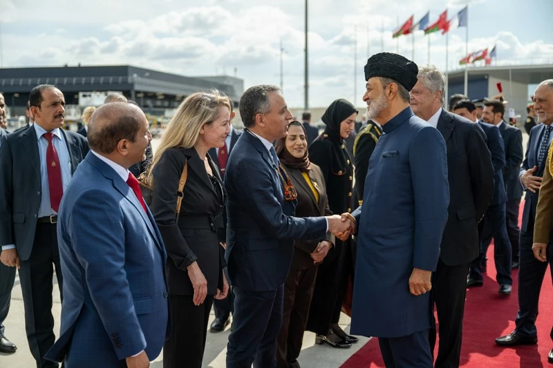 جلالةُ السُّلطان يختمُ زيارته لفرنسا ويتوجه إلى المملكة المُتّحدة في زيارةٍ خاصّة