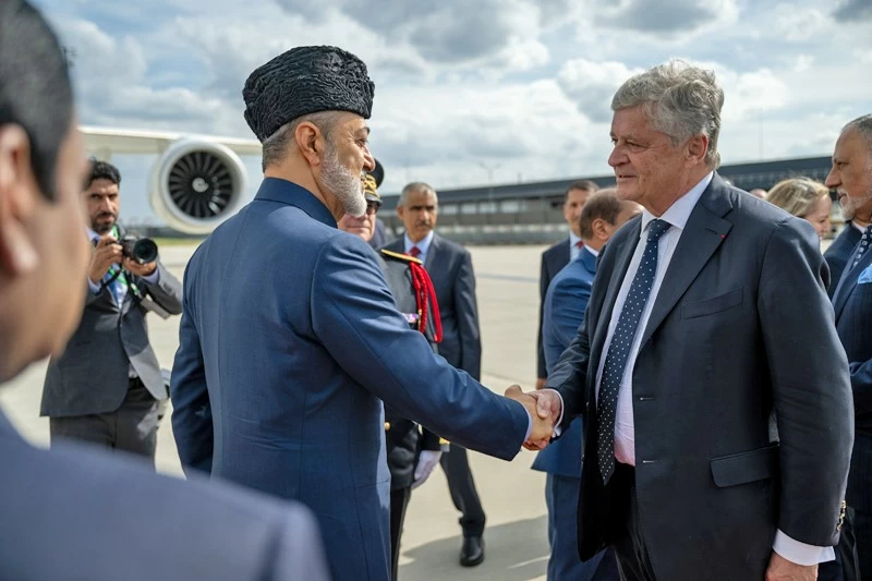 جلالةُ السُّلطان يختمُ زيارته لفرنسا ويتوجه إلى المملكة المُتّحدة في زيارةٍ خاصّة